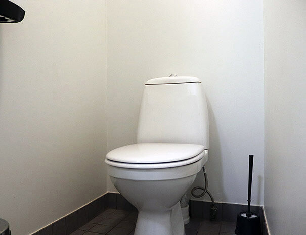 Hostel Lõuna shared bathroom