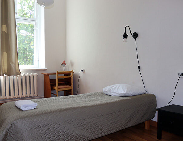 Hostel Lõuna single room with shared bathroom