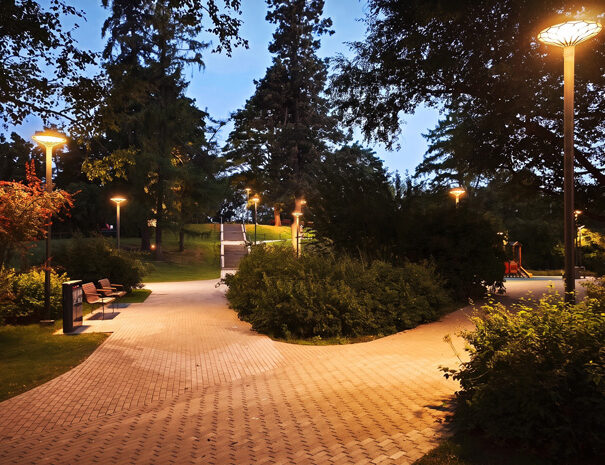 hostel-louna-parnu-neighbourhood-green-park-night